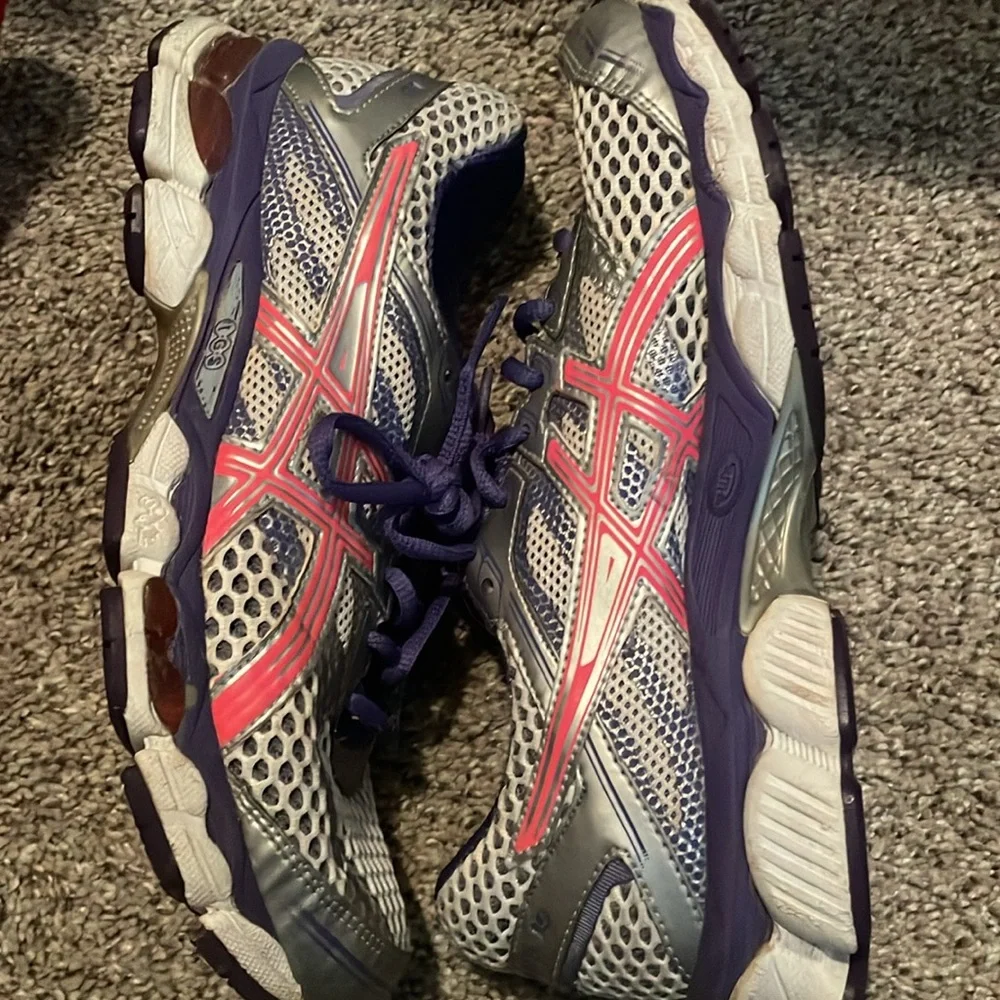 ASICS - Picture 2 of 4